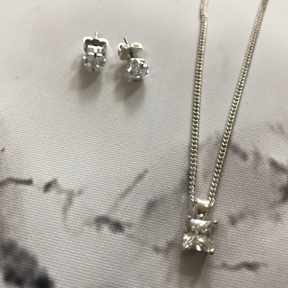 2 Piece Avon Cubic Zirconia Jewelry Earring and Necklace Set - Picture 1 of 2